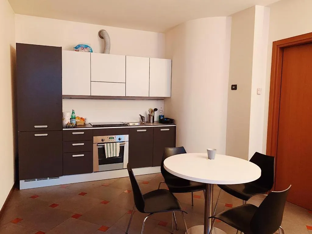 Zucchi Clinic - New Cozy Apartment - Fell The Centre Monza Italia